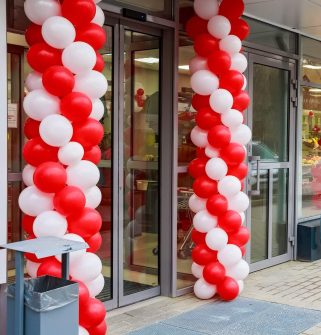 store opening balloons